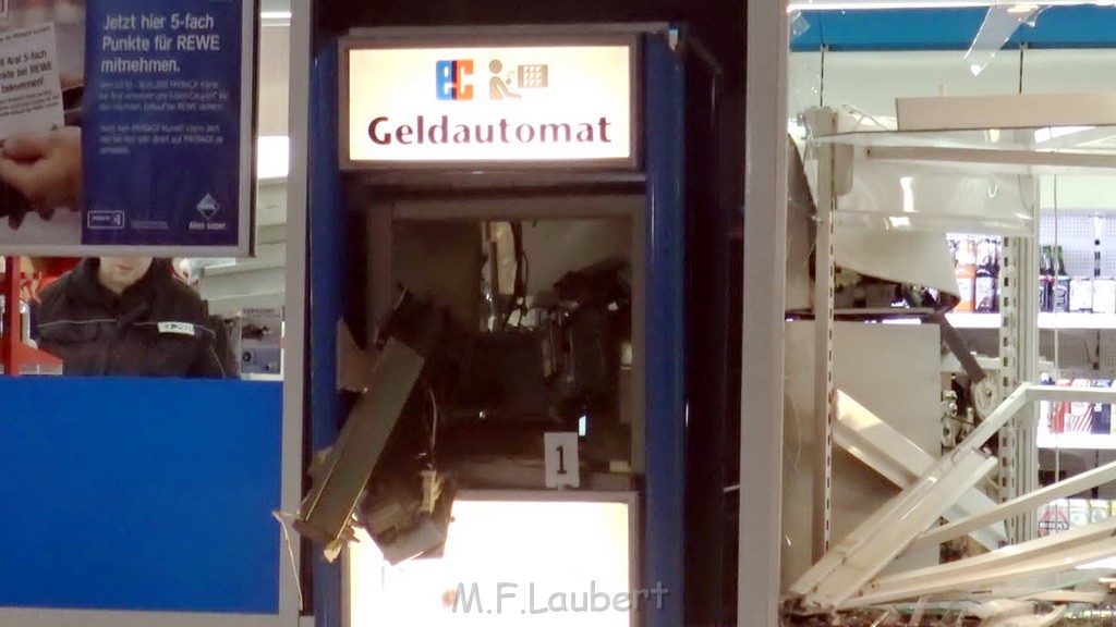 Geldautomat gesprengt Koeln Rath Heumar Roesratherstr TK P09.jpg